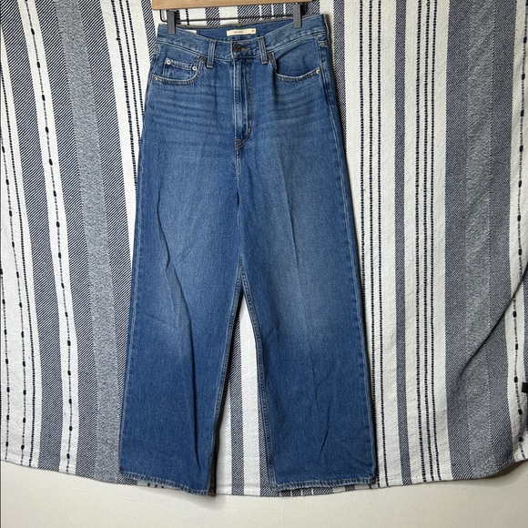 Levi’s High Loose Jeans - Picture 2 of 4